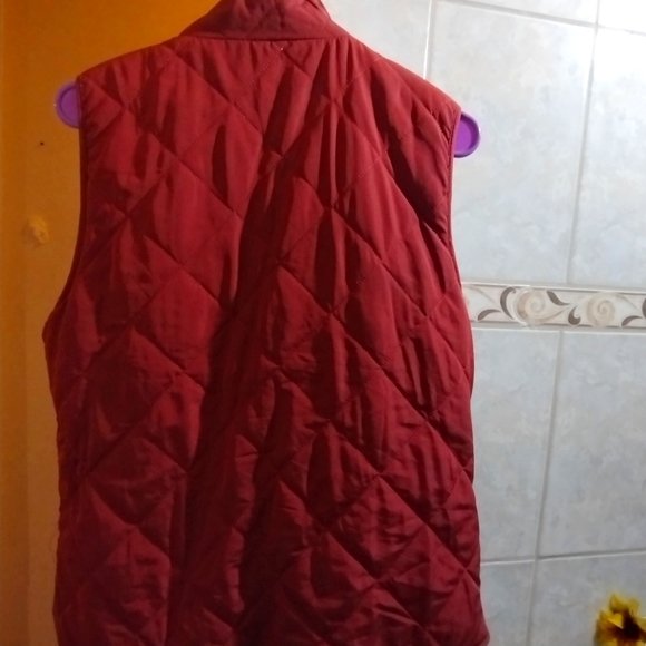 WOMENS BEAUTIFUL MAROON RED PLUM SHERPA VEST WITH GOLD ACCENTS - Picture 9 of 11